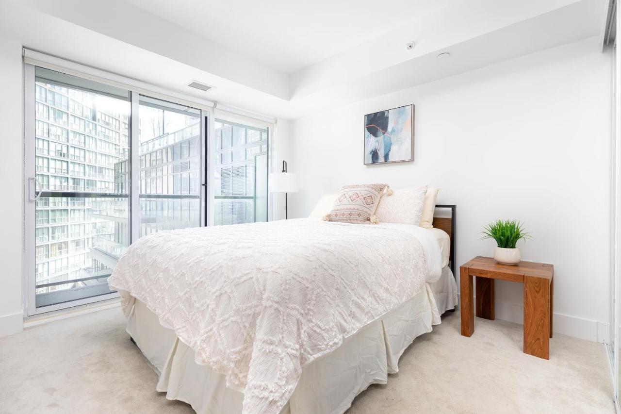 Upscale & Modern 2Bd + Den 2Ba Heart Of Downtown! Toronto Exterior photo